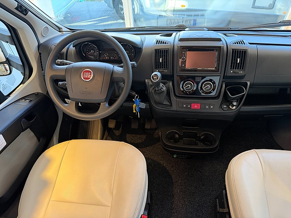 Eura Mobil Profila 730 EB (150HK) Låga långbäddar & Taksäng!! ALDE vattenburen värme! Vinteranpassad! Stor toa! 3 of 22
