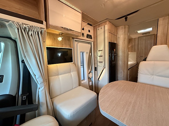 Eura Mobil Profila 730 EB (150HK) Låga långbäddar & Taksäng!! ALDE vattenburen värme! Vinteranpassad! Stor toa! 4 of 22
