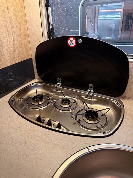 Eura Mobil Profila 730 EB (150HK) Låga långbäddar & Taksäng!! ALDE vattenburen värme! Vinteranpassad! Stor toa! 9 of 22