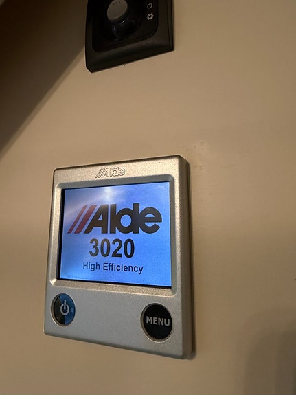 Eura Mobil Profila 730 EB (150HK) Låga långbäddar & Taksäng!! ALDE vattenburen värme! Vinteranpassad! Stor toa! 17 of 22