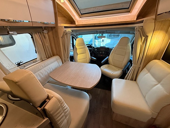 Eura Mobil Profila 730 EB (150HK) Låga långbäddar & Taksäng!! ALDE vattenburen värme! Vinteranpassad! Stor toa! 16 of 22