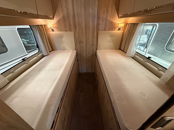 Eura Mobil Profila 730 EB (150HK) Låga långbäddar & Taksäng!! ALDE vattenburen värme! Vinteranpassad! Stor toa! 10 of 22