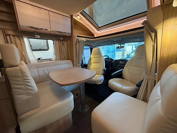 Eura Mobil Profila 730 EB (150HK) Låga långbäddar & Taksäng!! ALDE vattenburen värme! Vinteranpassad! Stor toa! 2 of 22
