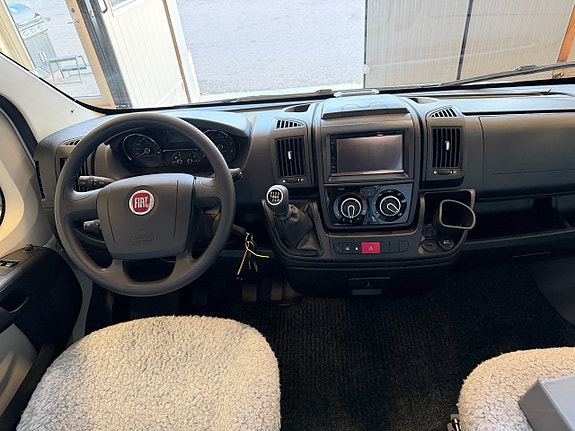 Sun Living S-SERIES S 75 SL / Långbäddar & Taksäng! Får köras på B-kort! Stort garage! Elpatron! 3 of 19