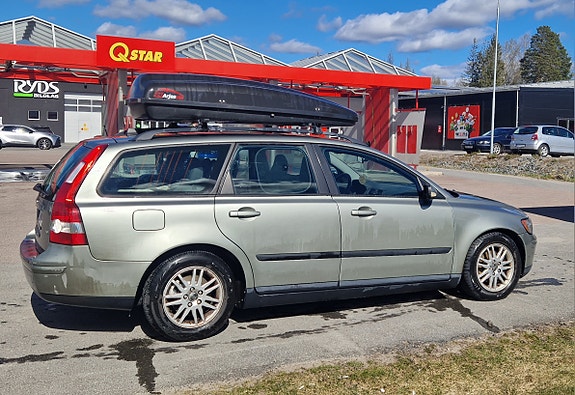Volvo V50 3 of 5