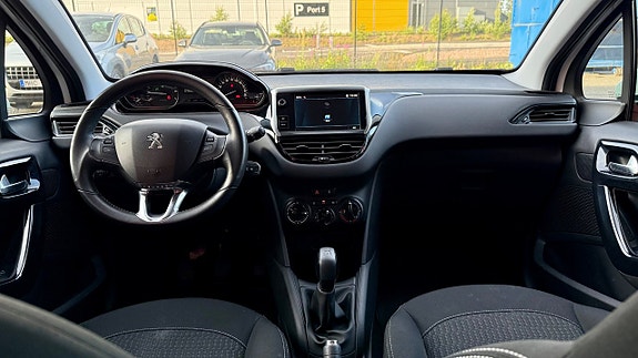 Peugeot 208 12 of 16