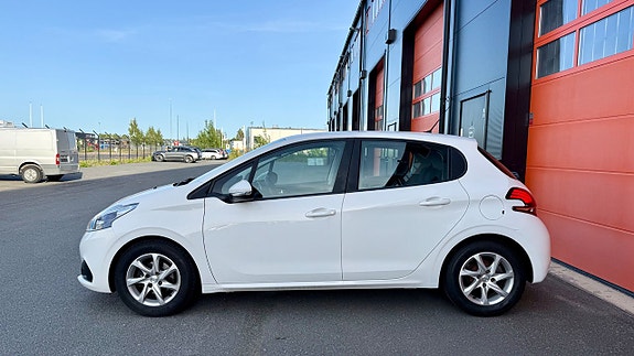 Peugeot 208 5 of 16