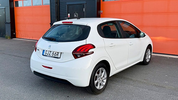 Peugeot 208 7 of 16
