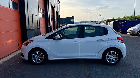 Peugeot 208 10 of 16