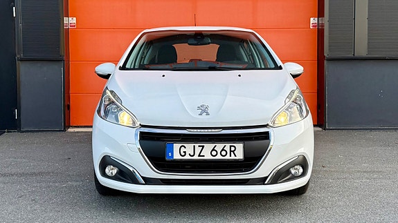 Peugeot 208 3 of 17