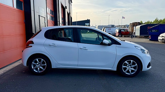 Peugeot 208 4 of 16