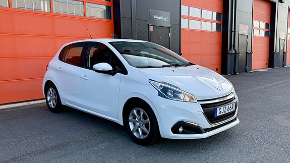 Peugeot 208 2 of 16