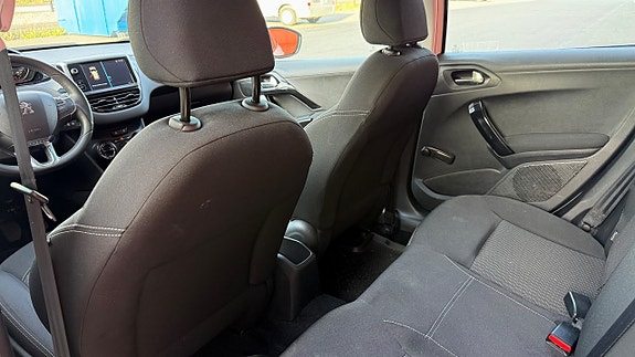 Peugeot 208 15 of 16