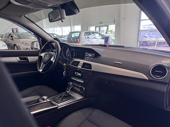 Mercedes-Benz C220 11 of 26