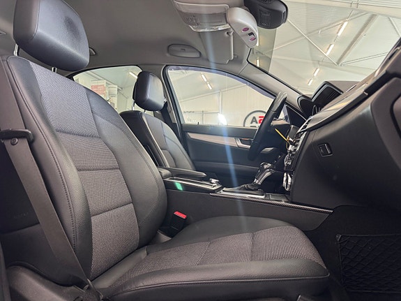 Mercedes-Benz C220 13 of 26