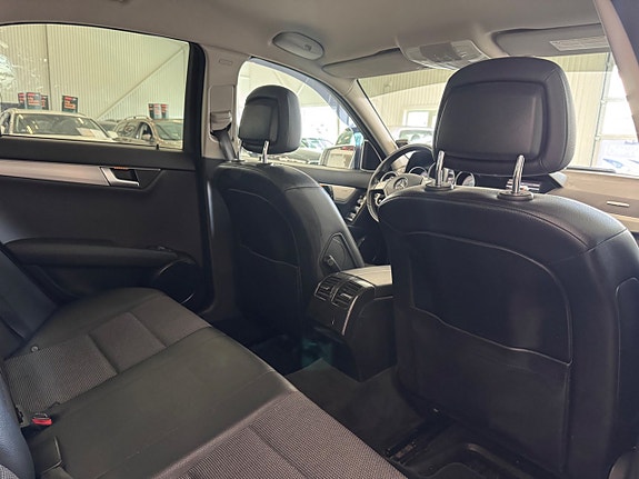 Mercedes-Benz C220 15 of 26