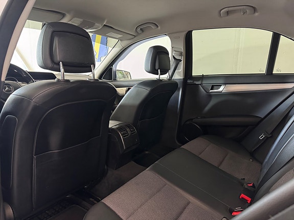 Mercedes-Benz C220 14 of 26