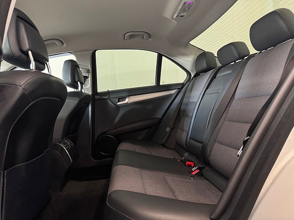 Mercedes-Benz C220 16 of 26