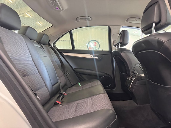 Mercedes-Benz C220 17 of 26