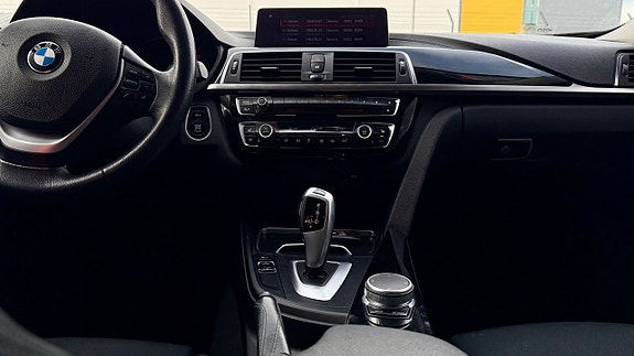 BMW 320d 15 of 19