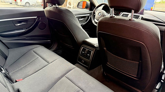 BMW 320d 17 of 19
