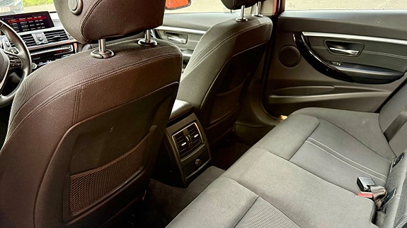 BMW 320d 18 of 19