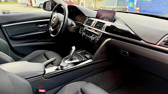 BMW 320d 16 of 19