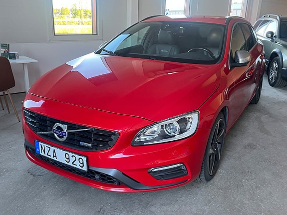 Volvo V60 2 of 5