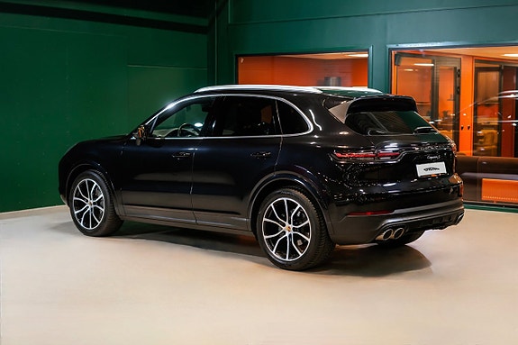 Porsche Cayenne S 3 of 5