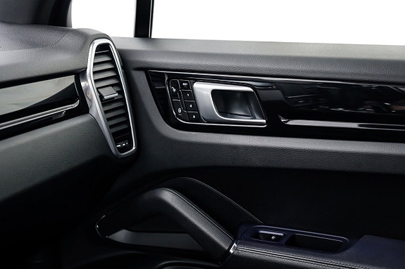 Porsche Cayenne S 18 of 24