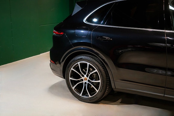 Porsche Cayenne S 6 of 24