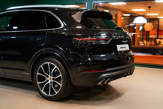 Porsche Cayenne S 4 of 5