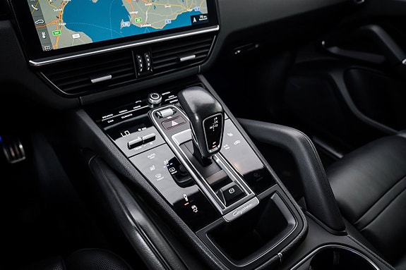 Porsche Cayenne S 15 of 24