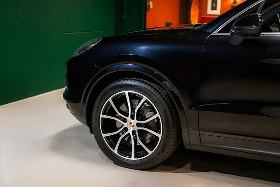 Porsche Cayenne S 5 of 5