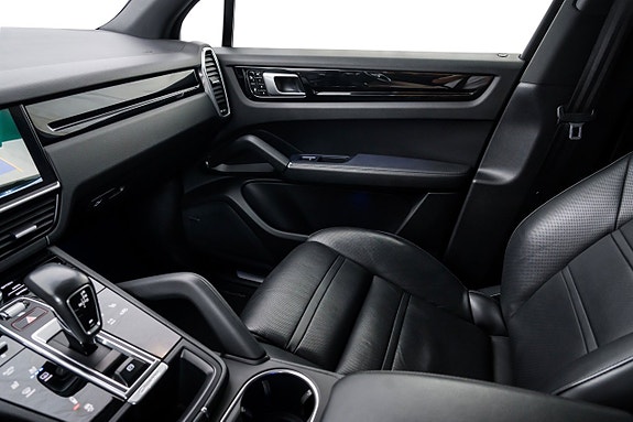 Porsche Cayenne S 17 of 24