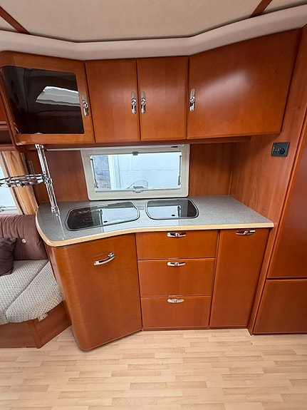 Tabbert Puccini 580 Spec / ALDE vattenburen värme! Rymlig fransk bädd! Vinteranpassad! Stor U-soffa! 7 of 18