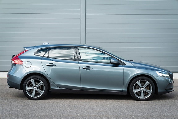 Volvo V40 8 of 18