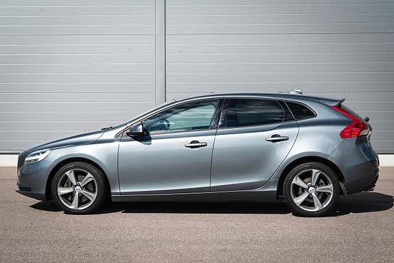 Volvo V40 2 of 5