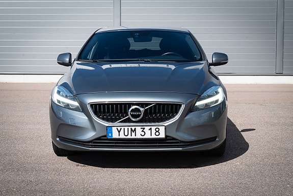 Volvo V40 7 of 18