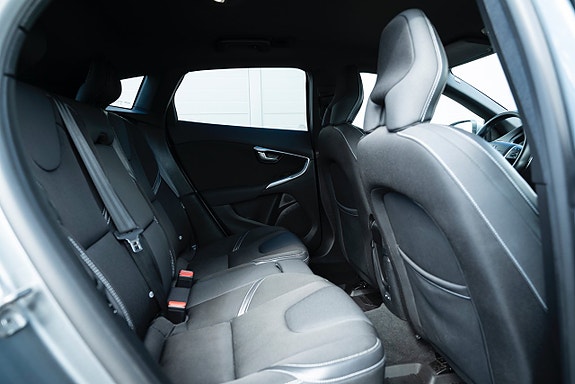 Volvo V40 12 of 18
