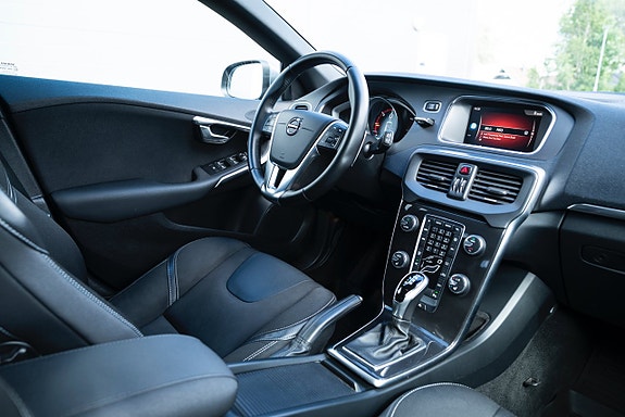 Volvo V40 11 of 18