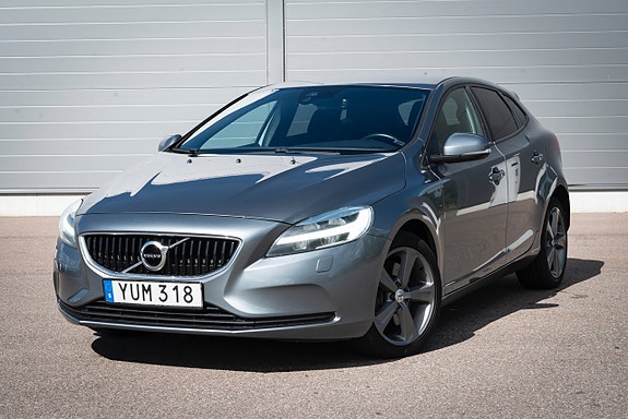 Volvo V40 3 of 5