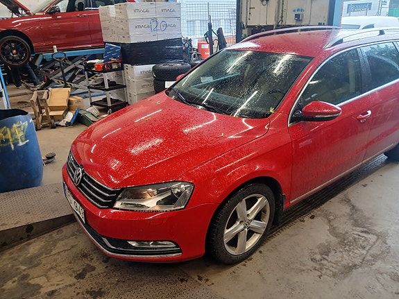 Volkswagen Passat 2 of 5