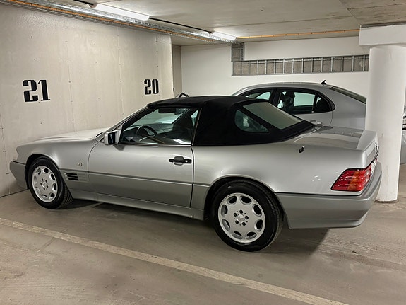 Mercedes-Benz SL320 2 of 3