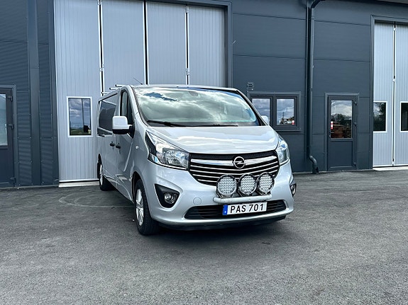 Opel Vivaro 2 of 5