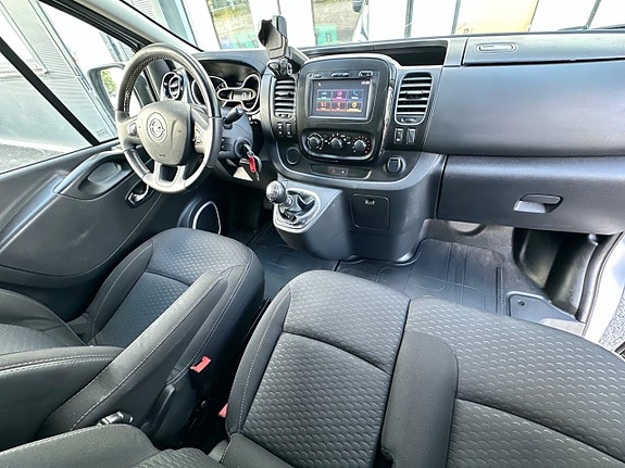 Opel Vivaro 6 of 12
