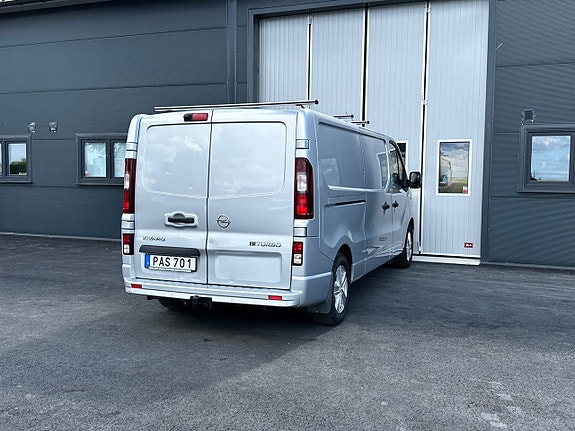 Opel Vivaro 4 of 5