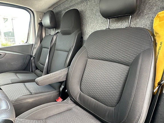 Opel Vivaro 8 of 12