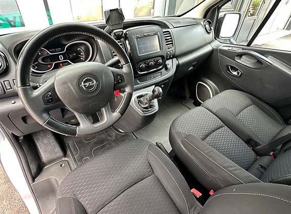 Opel Vivaro 7 of 12