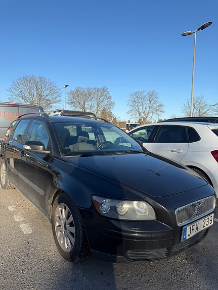 Volvo V50 3 of 5